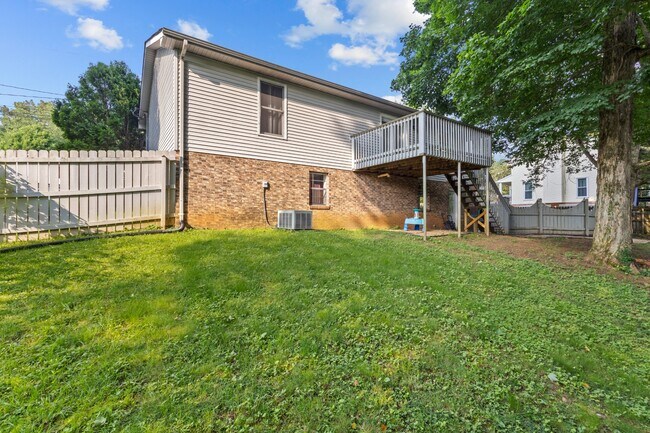 Building Photo - 336 Andrew Dr