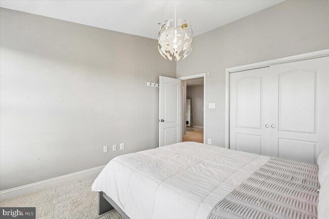 Building Photo - 402 Orchard Ridge Dr
