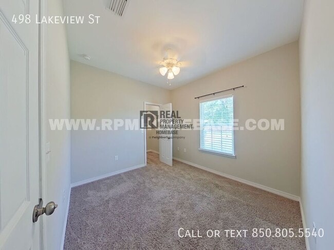 Building Photo - 498 Lakeview St