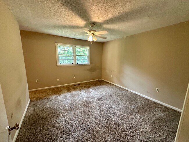 Building Photo - 3 Bedroom Home Close To Clemson Campus