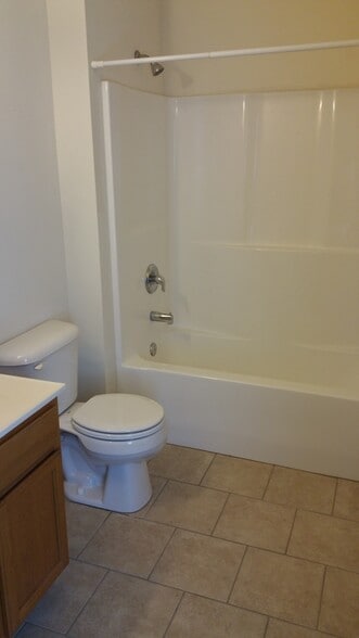 Building Photo - 704 Glenstone Dr