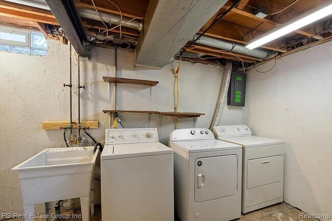 Building Photo - 1432 Oakbrook E Dr