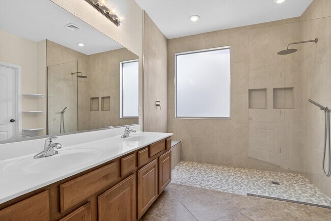 Building Photo - 18711 E Raven Dr