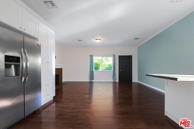 Building Photo - 809 N La Jolla Ave