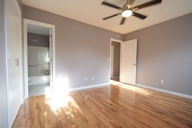 Building Photo - McArthur Place