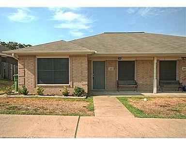 Primary Photo - Bryan - 3 bedroom / 2 bath / duplex / fenc...