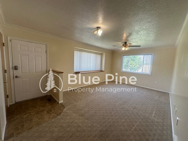 Building Photo - 1077 E 1300 N
