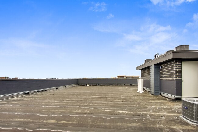 Building Photo - 2827 N Clybourn Ave