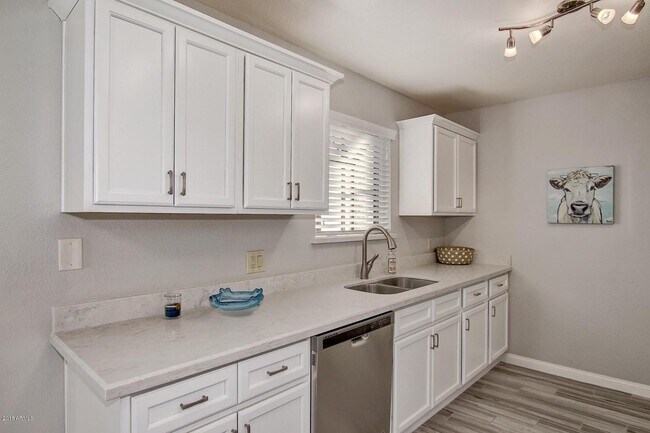 Building Photo - 4435 E Amberwood Dr