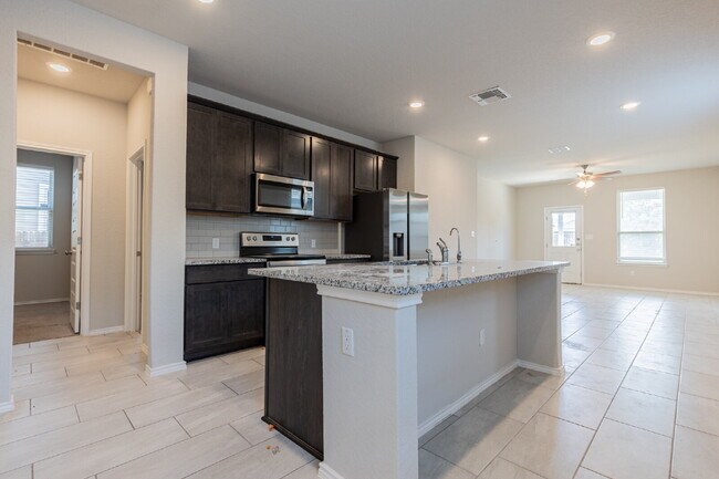 Building Photo - 10110 Jardin Verde