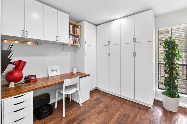 Building Photo - 11006 Yucca Dr