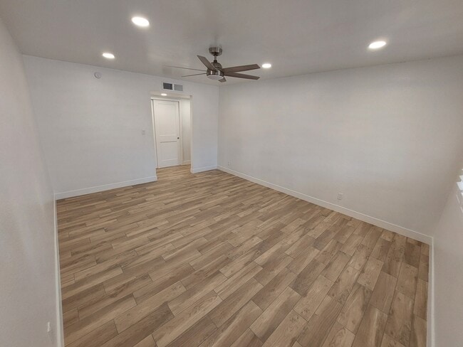 Living Room - 1233 W Manhatton Dr