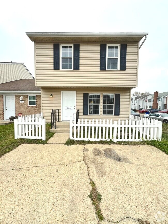 Building Photo - 2 bed 3 bath home in Virginia Beach