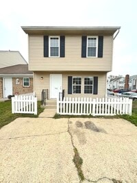 Building Photo - 2 bed 3 bath home in Virginia Beach