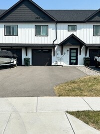 Building Photo - 3 Bed / 2.5 Bath Townhouse with Fenced Yard – Great Kalispell Location!