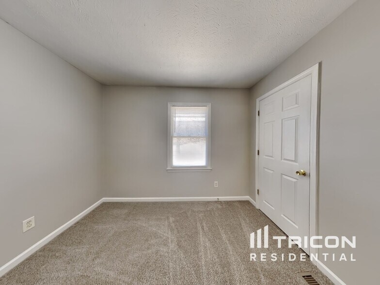 Building Photo - 220 Cypress Cir