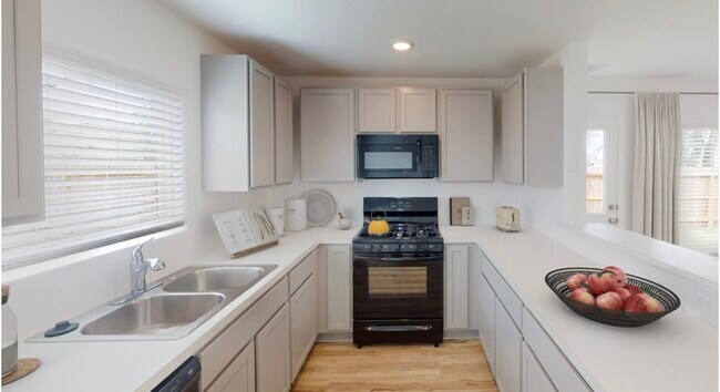 Building Photo - 2930 Mallorca Dr