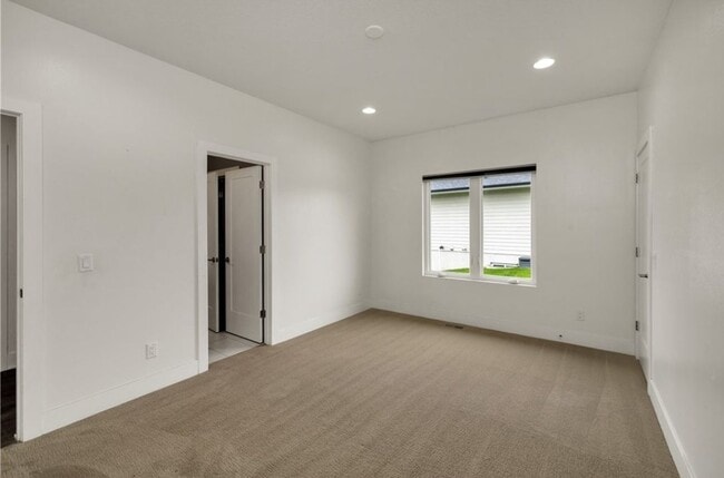 Building Photo - 824 83rd St