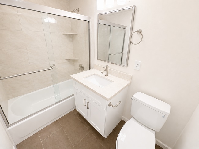 Building Photo - Townhome has been remodeled top to bottom, everything brand new!