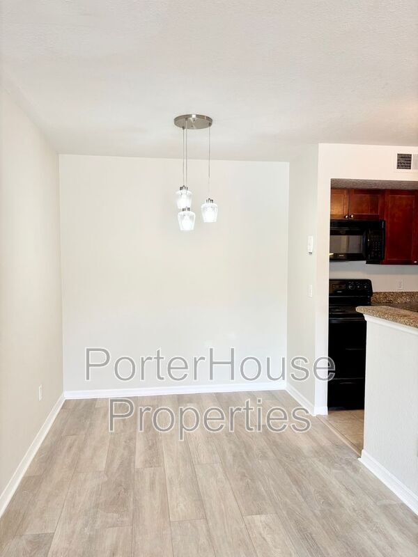 Building Photo - 5164 Conroy Rd