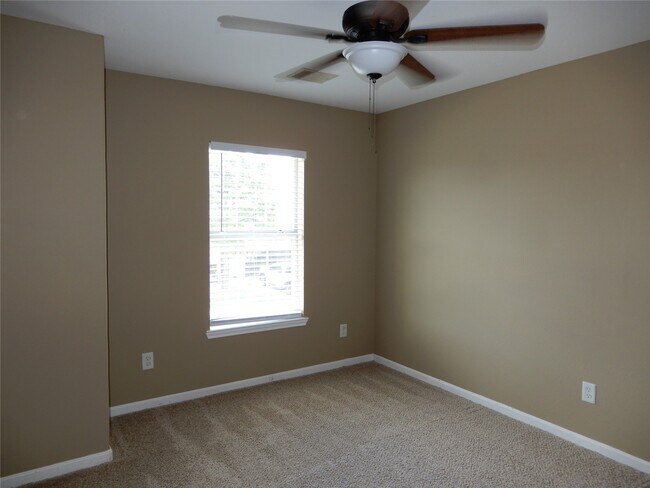 Building Photo - 21126 Field House Ct