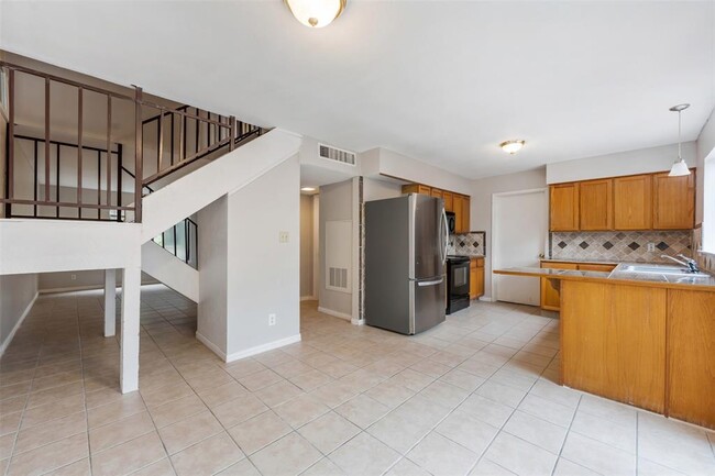 Building Photo - 9520 Quail Village Ln