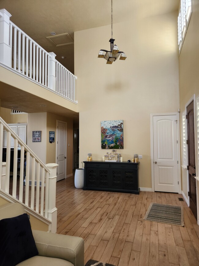 Building Photo - 2352 S Shorewood Dr