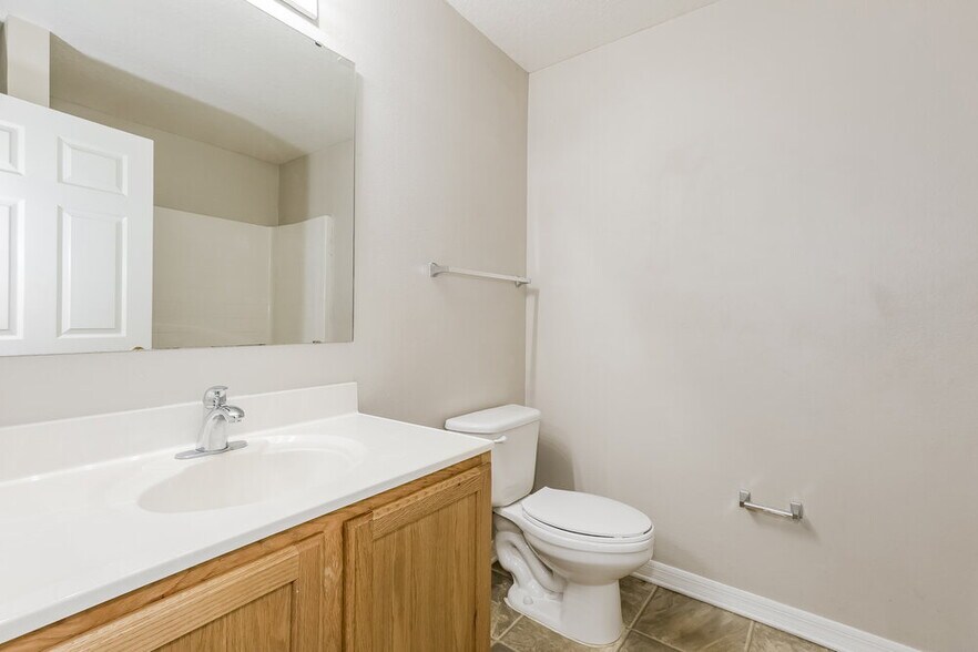 Building Photo - 927 Brenton Leaf Dr