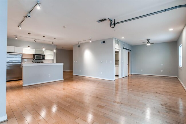 Building Photo - 1111 S Akard-205-5