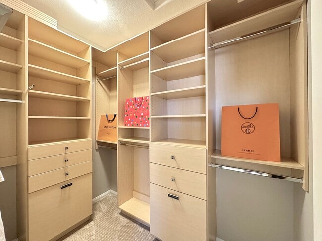 Building Photo - Glenhaven At Southern Highlands