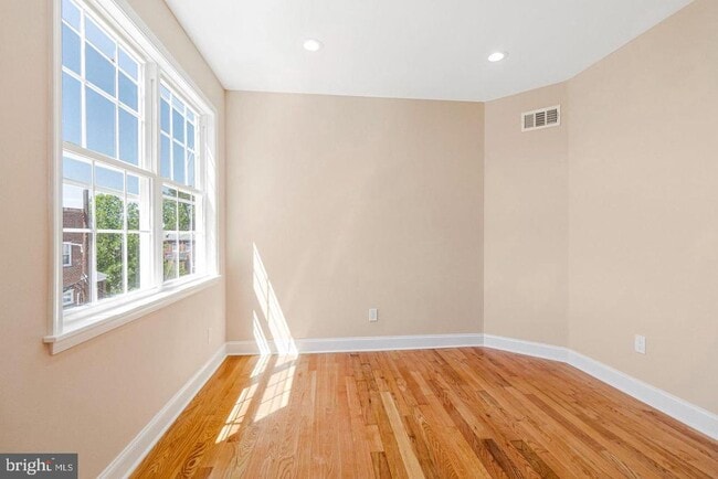 Building Photo - 1609 17th St SE