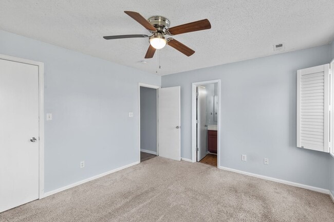 Building Photo - 3 Bedroom 2 Bathroom Home