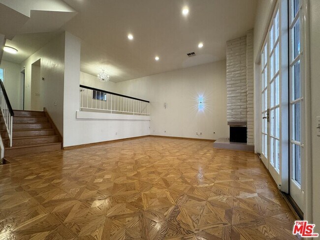 Building Photo - 5279 Newcastle Ave