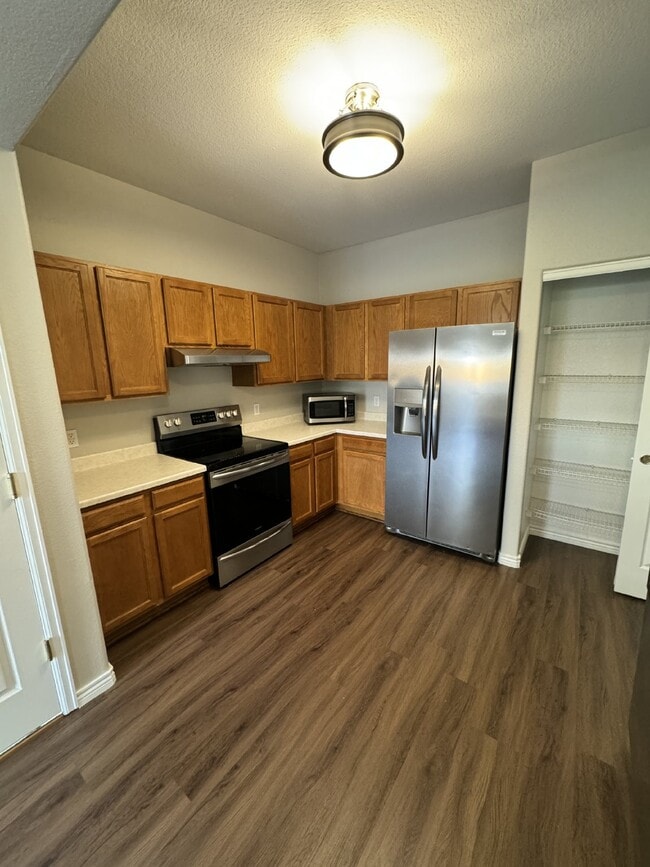 Building Photo - Beautiful End Unit Townhouse In Thornton!