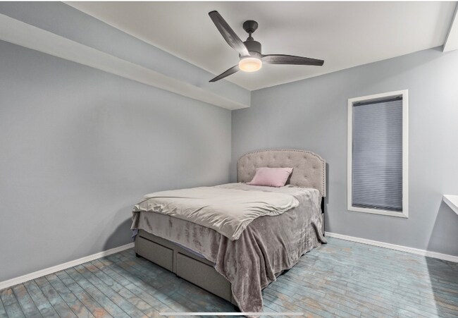 Building Photo - 5722 E Windsor Ave