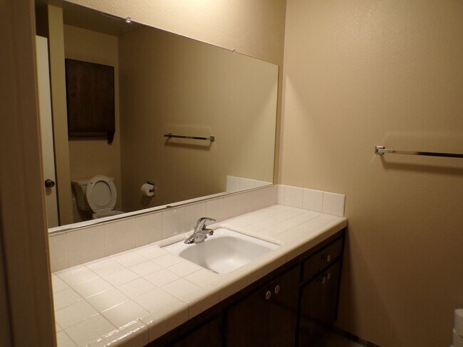 Building Photo - 3 bedroom 2 Barh Home Close to Vintage Faire Mall
