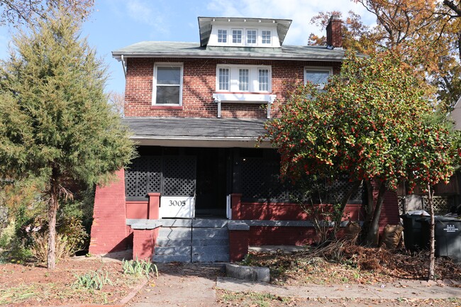 Building Photo - 3005 South Dakota Ave NE