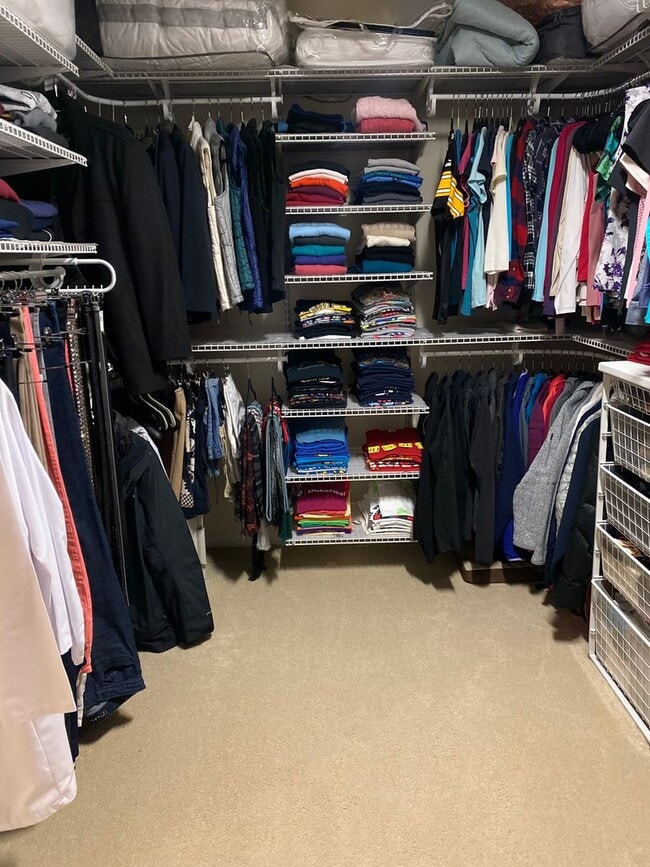 Building Photo - Beautiful 3 Bedroom, 2.5 bath with 2 Car Garage in Thompson Ridge!