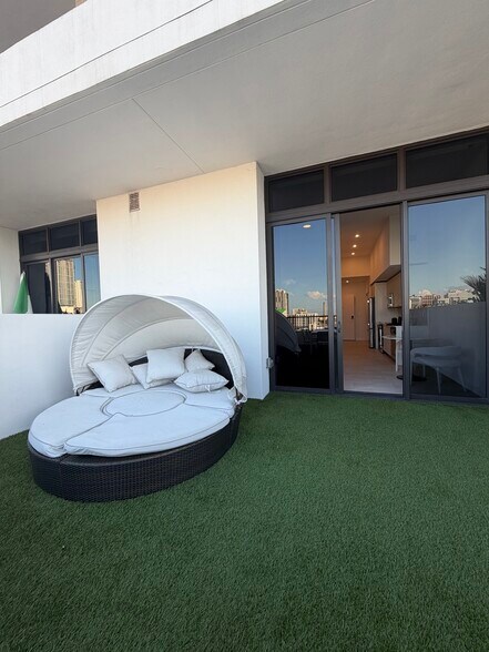 Building Photo - 170 NE 23rd St