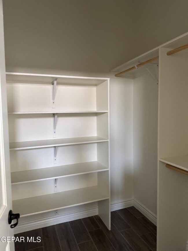 Building Photo - 229 Farnborough St