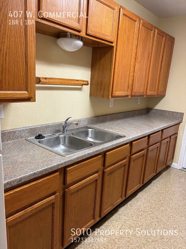 Building Photo - 407 W. Commercial-