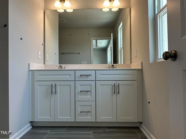 Building Photo - 603 Gimari Dr