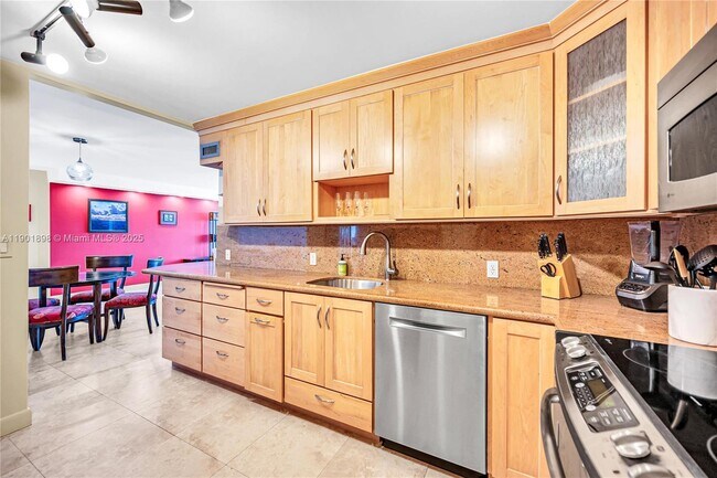 Building Photo - 11 Island Ave