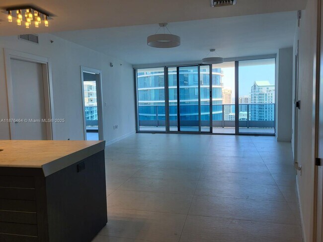 Building Photo - 200 Biscayne Blvd Way