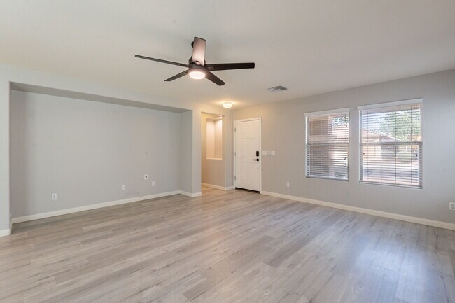 Building Photo - 1057 S Deerfield Ln