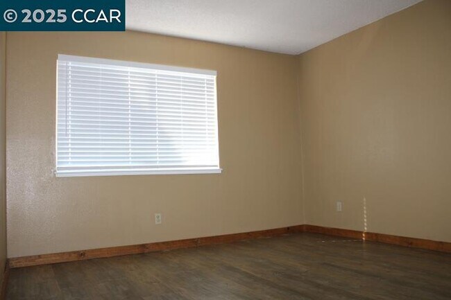 Building Photo - 1000 Evergreen Ter