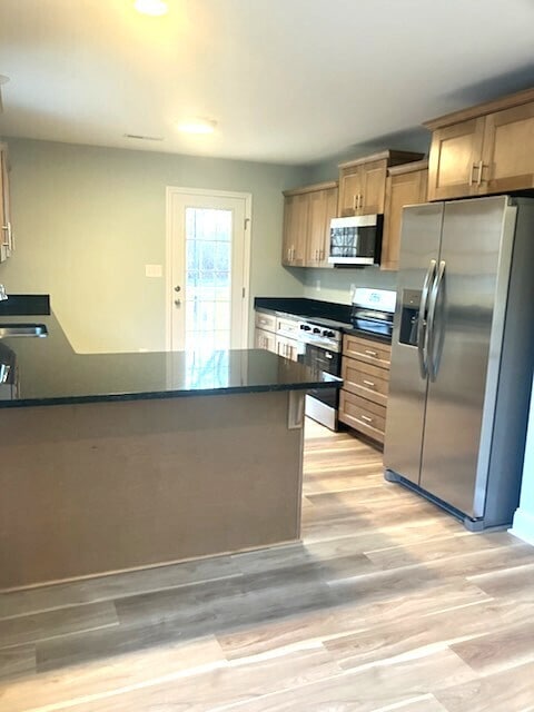 Building Photo - Brand New Beautiful Home with 2 car garage and appls!