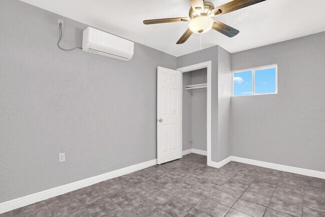 Building Photo - Central 1 Bedroom 1 Bath