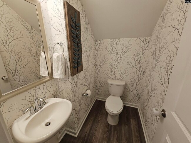 Building Photo - 819 Queenshire Ln