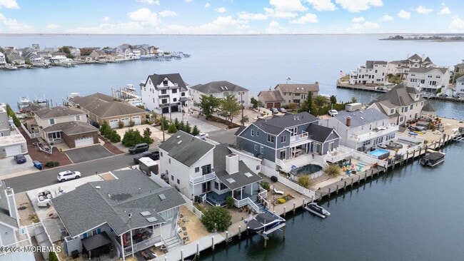 Building Photo - 385 Aldo Dr